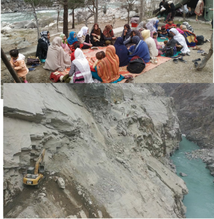 Gilgit-Skardu road closed due to landslide. FWO provided food to the passengers